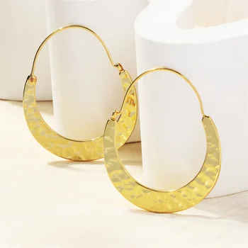 Новые винтажные серьги-кольца золотистого цвета с геометрическими нерегулярными вставками, женские серьги-кольца с минималистичной металлической текстурой, Модные украшения